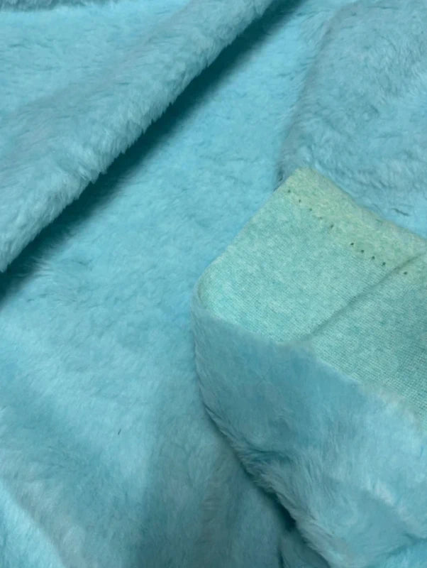 Coupon tissu fausse fourrure légère à poils courts bleu turquoise 30cmx152cm