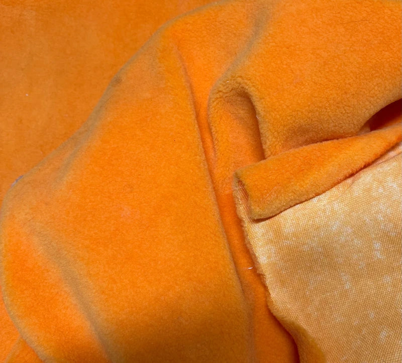 Coupon fausse fourrure légère touché polaire à poils courts orange 30cmx160cm