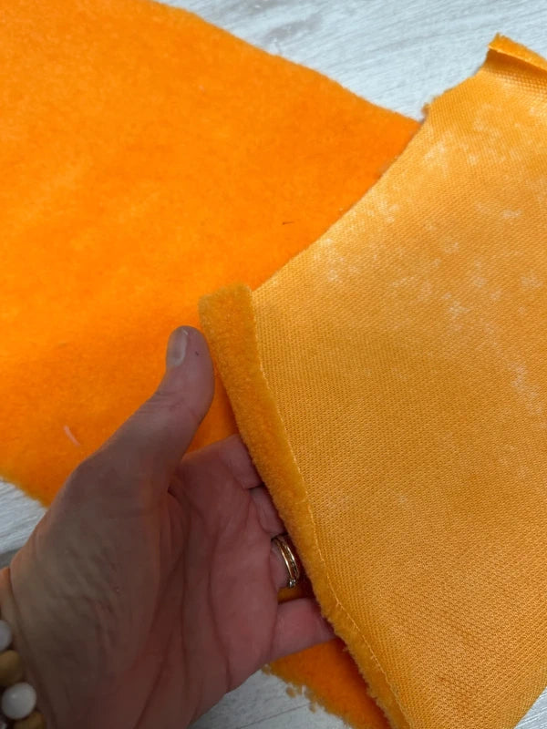 Coupon fausse fourrure touché polaire à poils courts orange 23cmx82cm