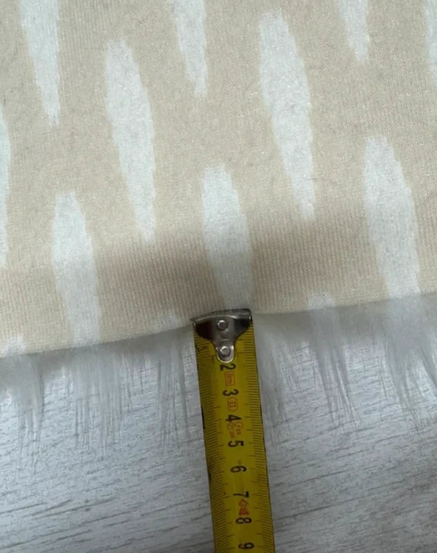 Fausse fourrure blanche et crème poils longs 4/5 cm – Coupon 30×40 cm