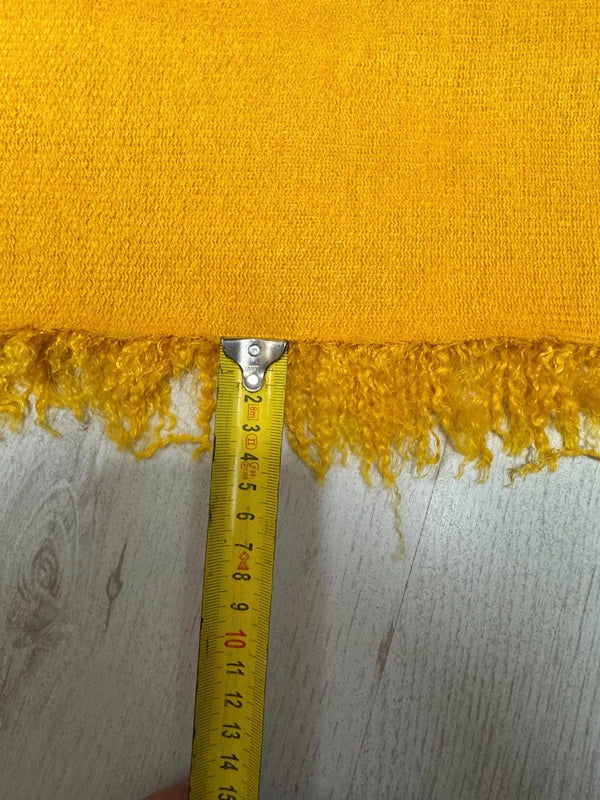 Coupon tissu fausse fourrure douce et légère à poils longs frisé jaune orange 30cm x 80cm