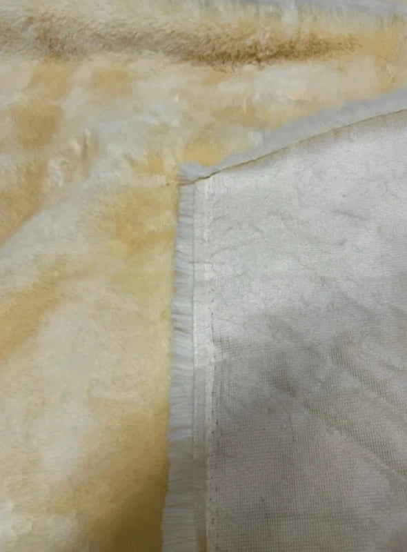 Coupon fausse fourrure douce et épaisse jaune clair beige à poils mi-longs 24cm x 86cm