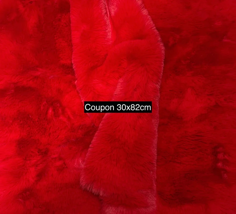 Coupon fausse fourrure douce et épaisse de qualité rouge à poils longs 30cm x 82cm