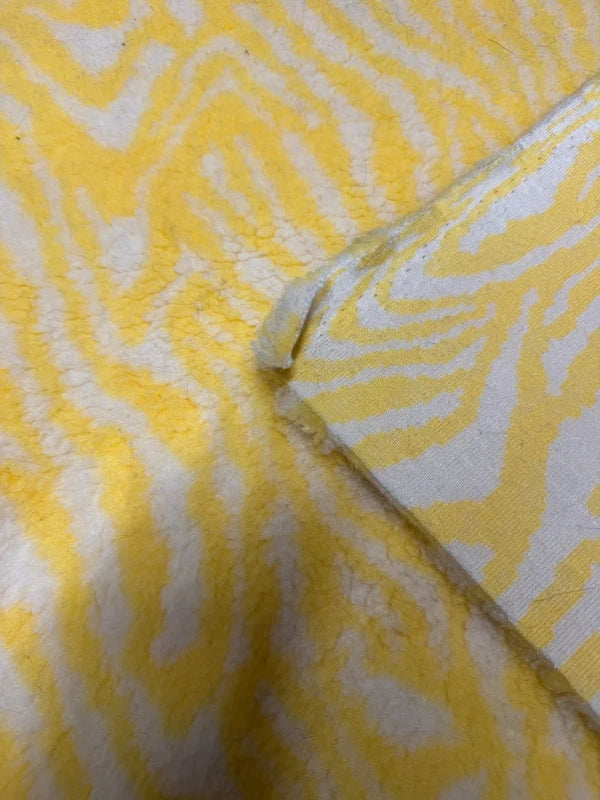 Coupon fausse fourrure jaune motif zébré poils ~1,5 cm 30×156 cm