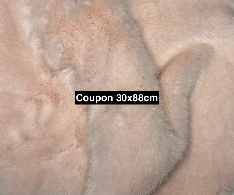 Coupon tissu fausse fourrure douce et épaisse de qualité rose clair à poils longs 30cm x 88cm