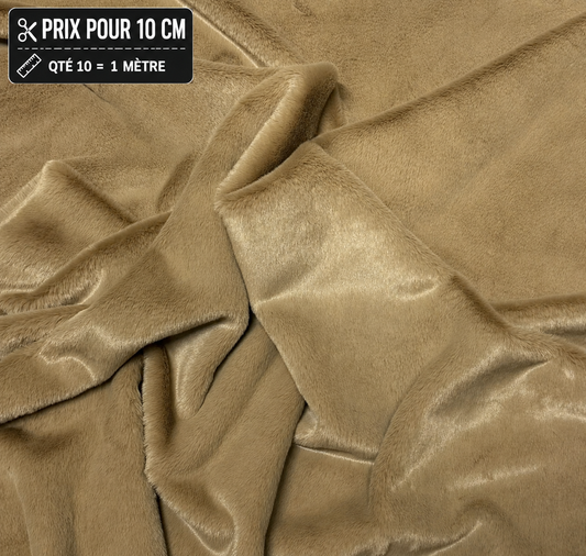 Fausse fourrure beige sable à poils courts 0,5 à 1 cm pour ours et peluches