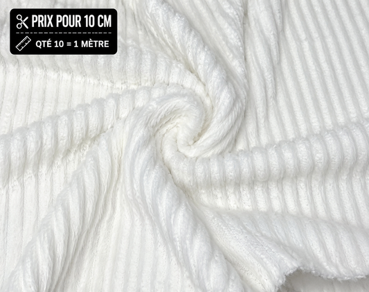Fausse fourrure blanche texturée poils 0,5 à 2 cm vendue à la coupe