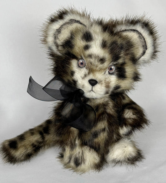 🐆✨ Eddy – Léopard en Peluche de Collection | 25 cm | Sculpture Textile Artiste | Fausse Fourrure Haute Qualité | Pièce Unique Ooak