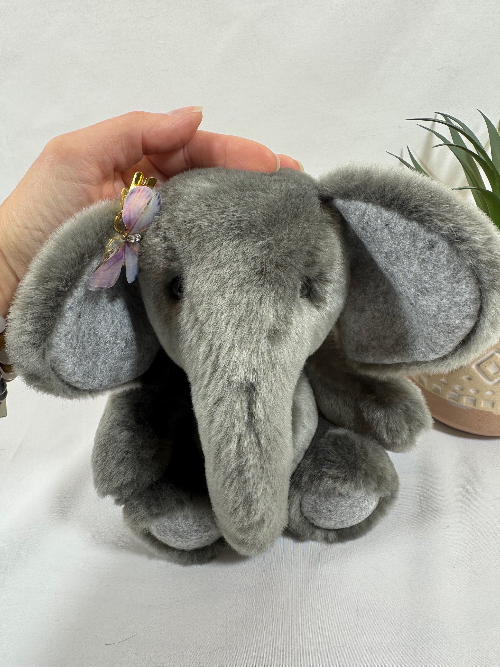 Éléphant artisanal articulé à l’ancienne avec goupilles métal et yeux noirs