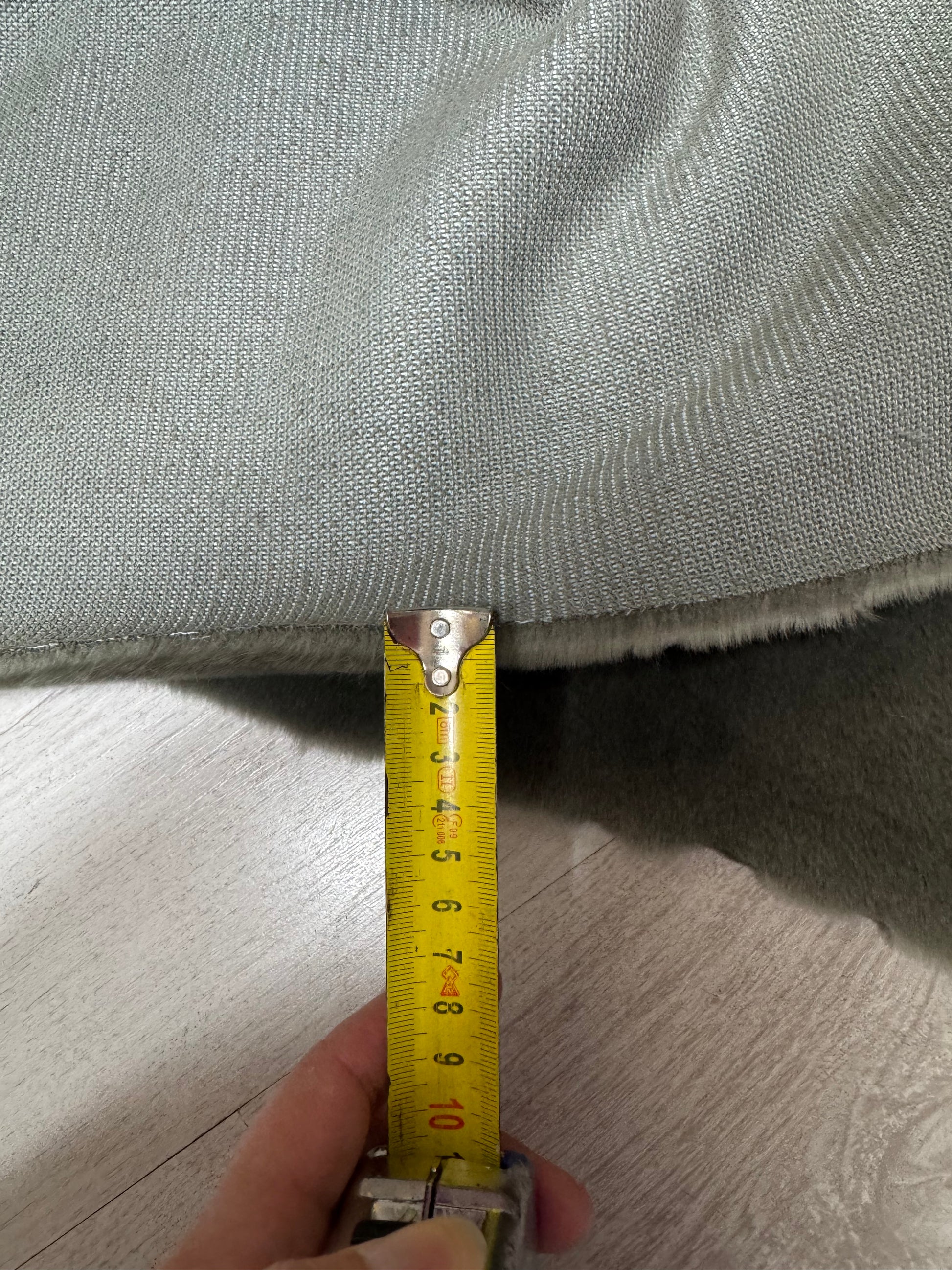 Fourrure synthétique grise vendue au mètre largeur 158 cm