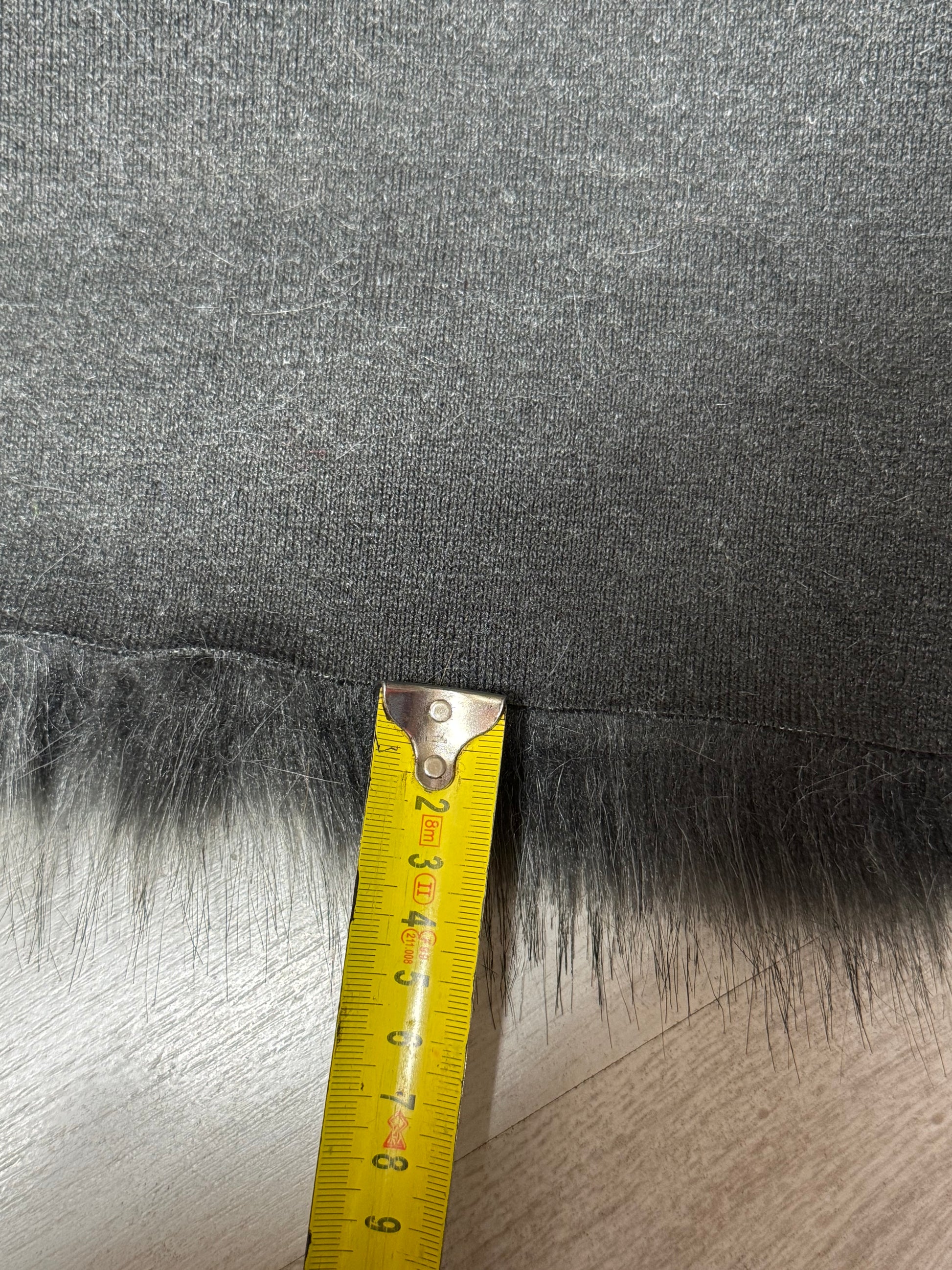 Fausse fourrure grise dense pour peluches et animaux réalistes