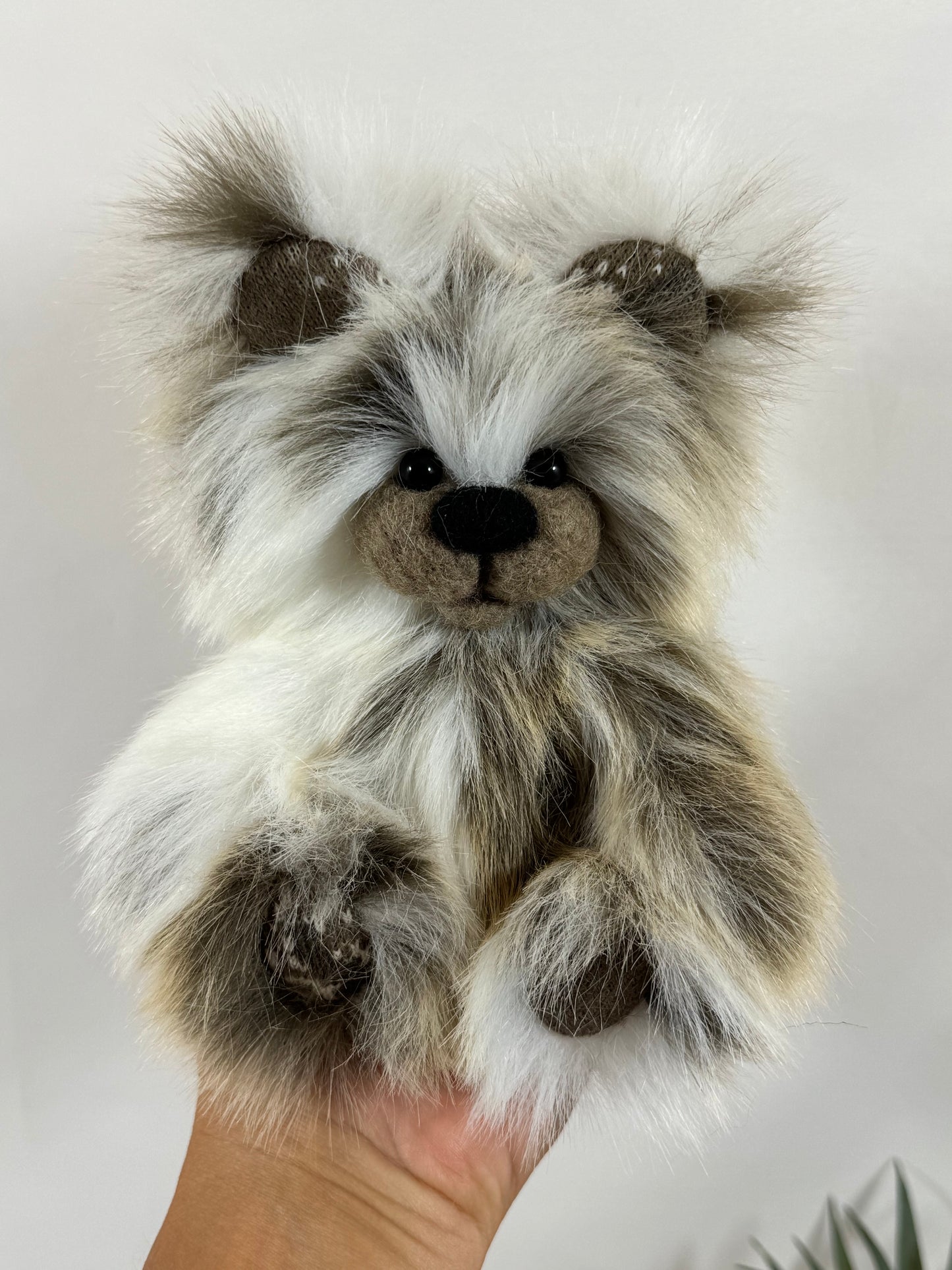 Petit ours de collection Yoko 17 cm articulé blanc et taupe grisé