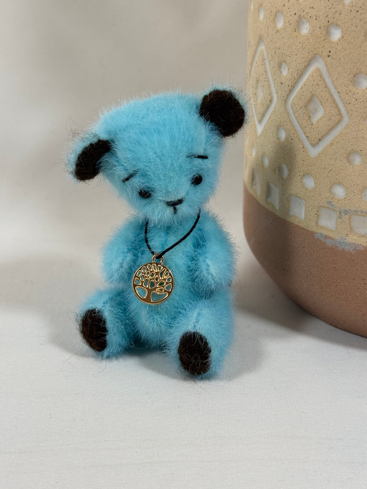 Azur ours miniature articulé bleu 8 cm fait main – ours de collection artisanal