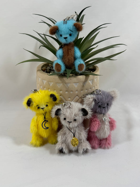 Porte-clés mini ours articulés faits main en fausse fourrure, quatre modèles colorés