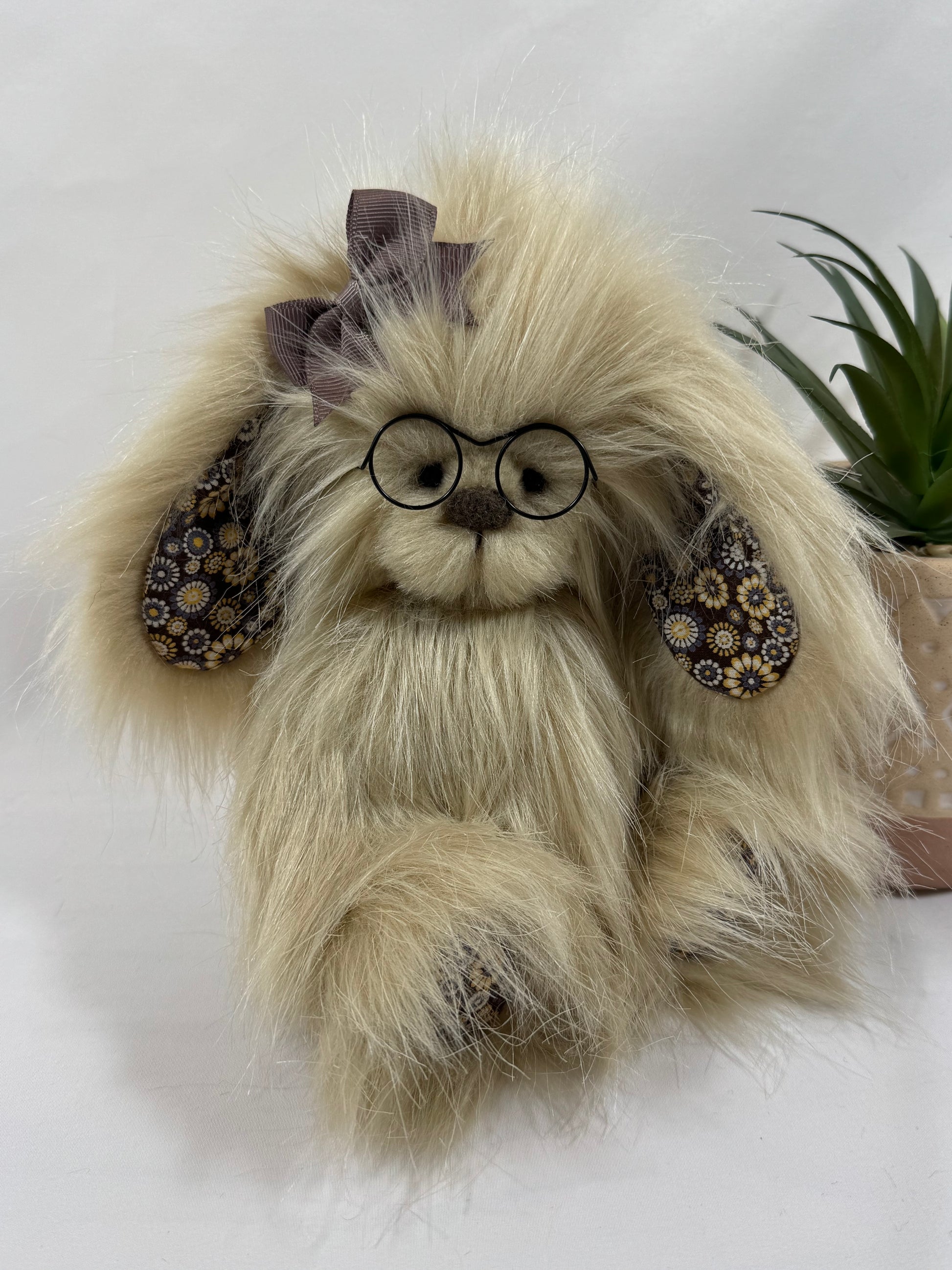Ninette lapin artisanal pièce unique fait main avec grandes oreilles fleuries