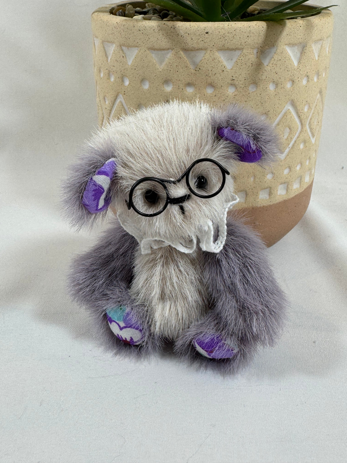 Ours miniature articulé 9 cm pièce unique avec lunettes rondes