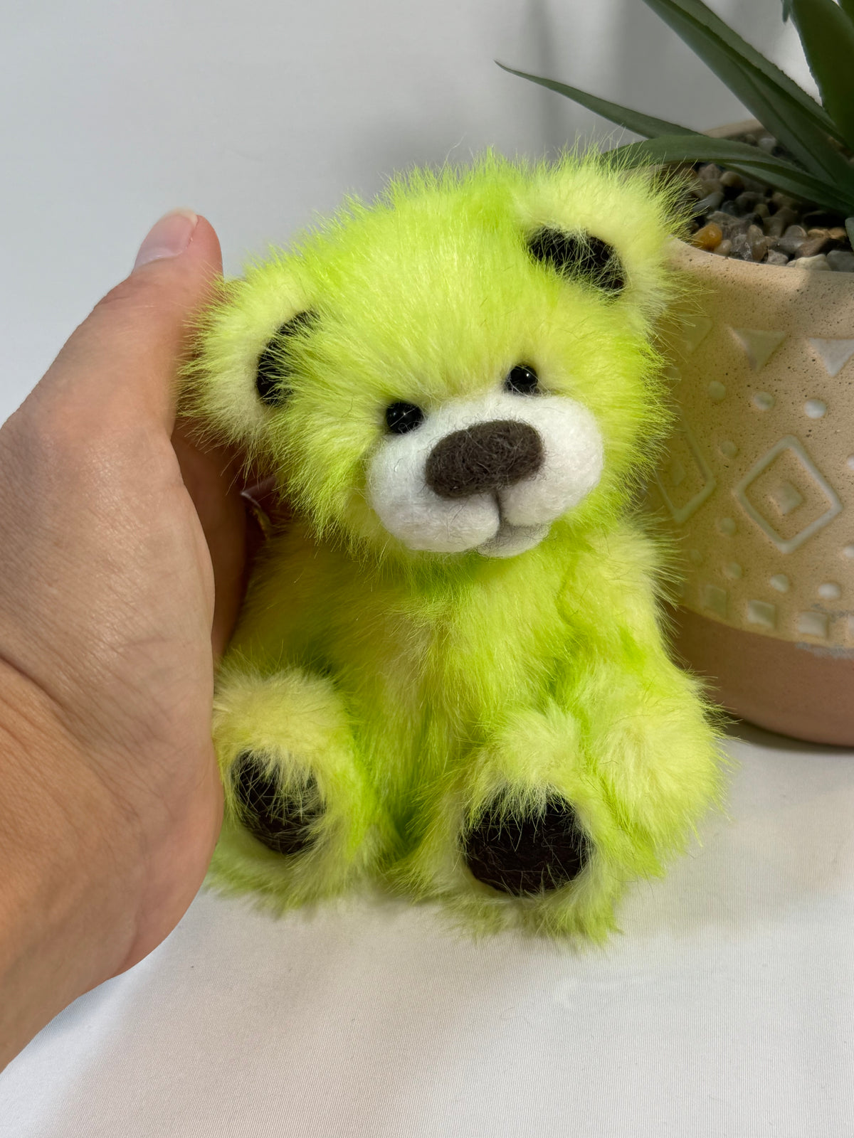 Petit ours artisanal fait main Lemon jaune vif avec museau blanc