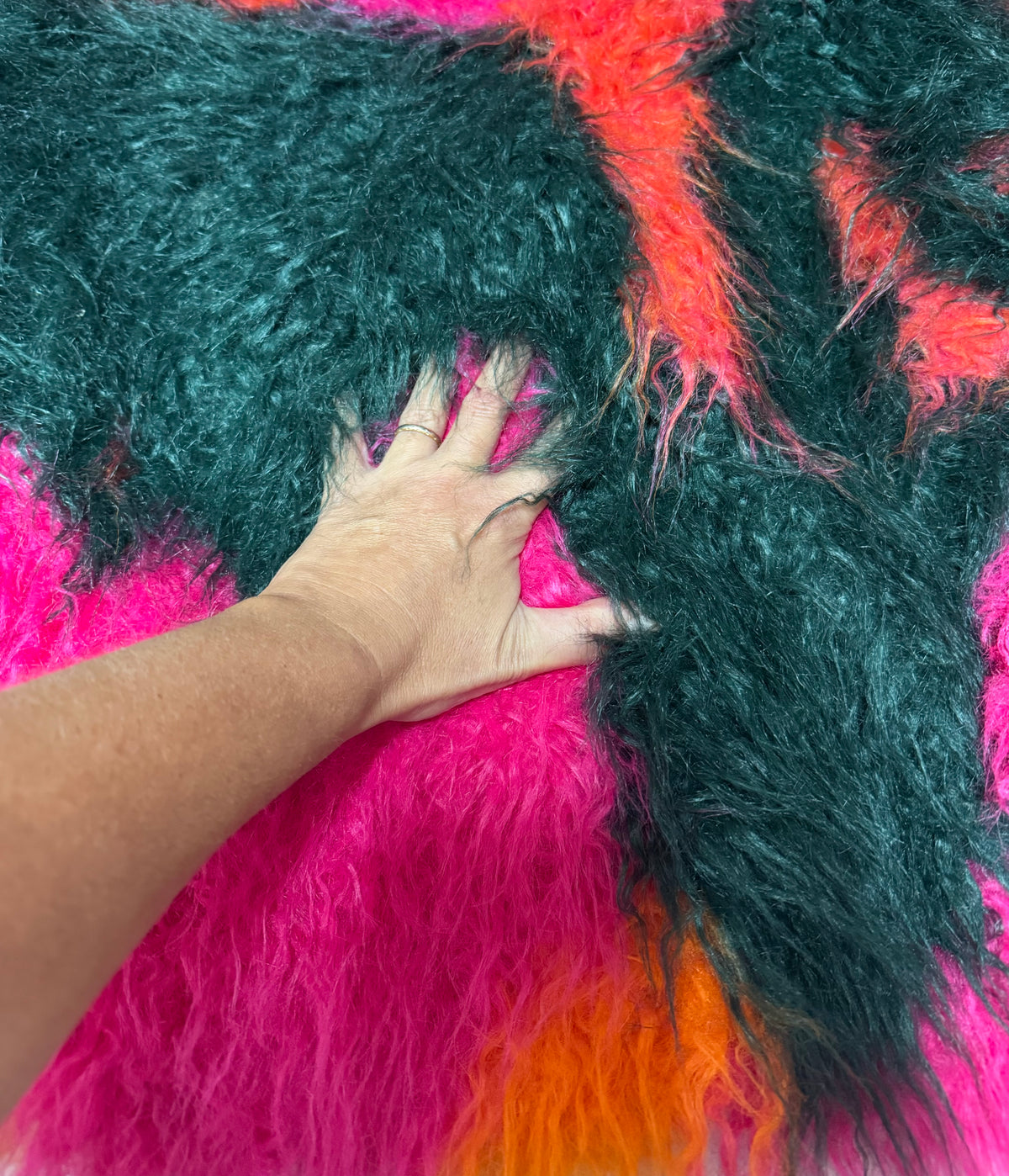 Fausse fourrure poils longs multicolore pour création d’ours de collection et animaux artisanaux