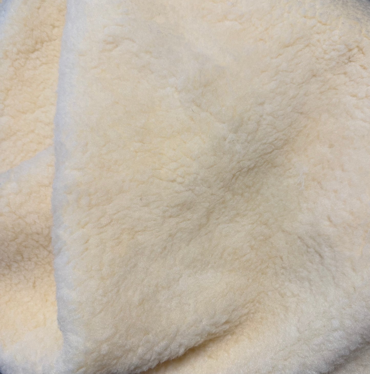🐺 Fausse Fourrure poils bouclés effet mouton souple et épaisse beige Largeur 180 cm ✂️