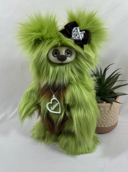 🌿 Naïa – Frimousse artisanale de la collection Saint-Valentin – Peluche d’art faite main – 30 cm