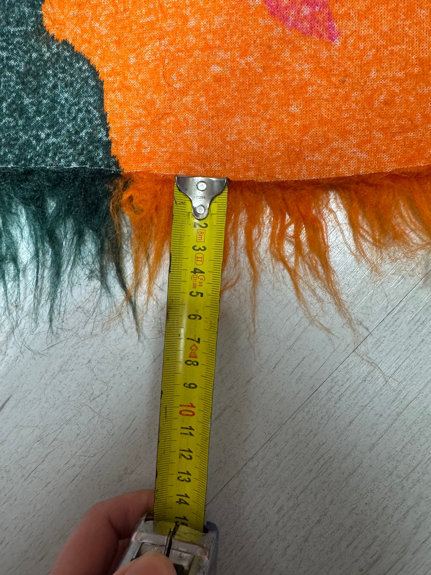 Coupon tissu fausse fourrure originale multicolore à poils longs 30cm x 145cm