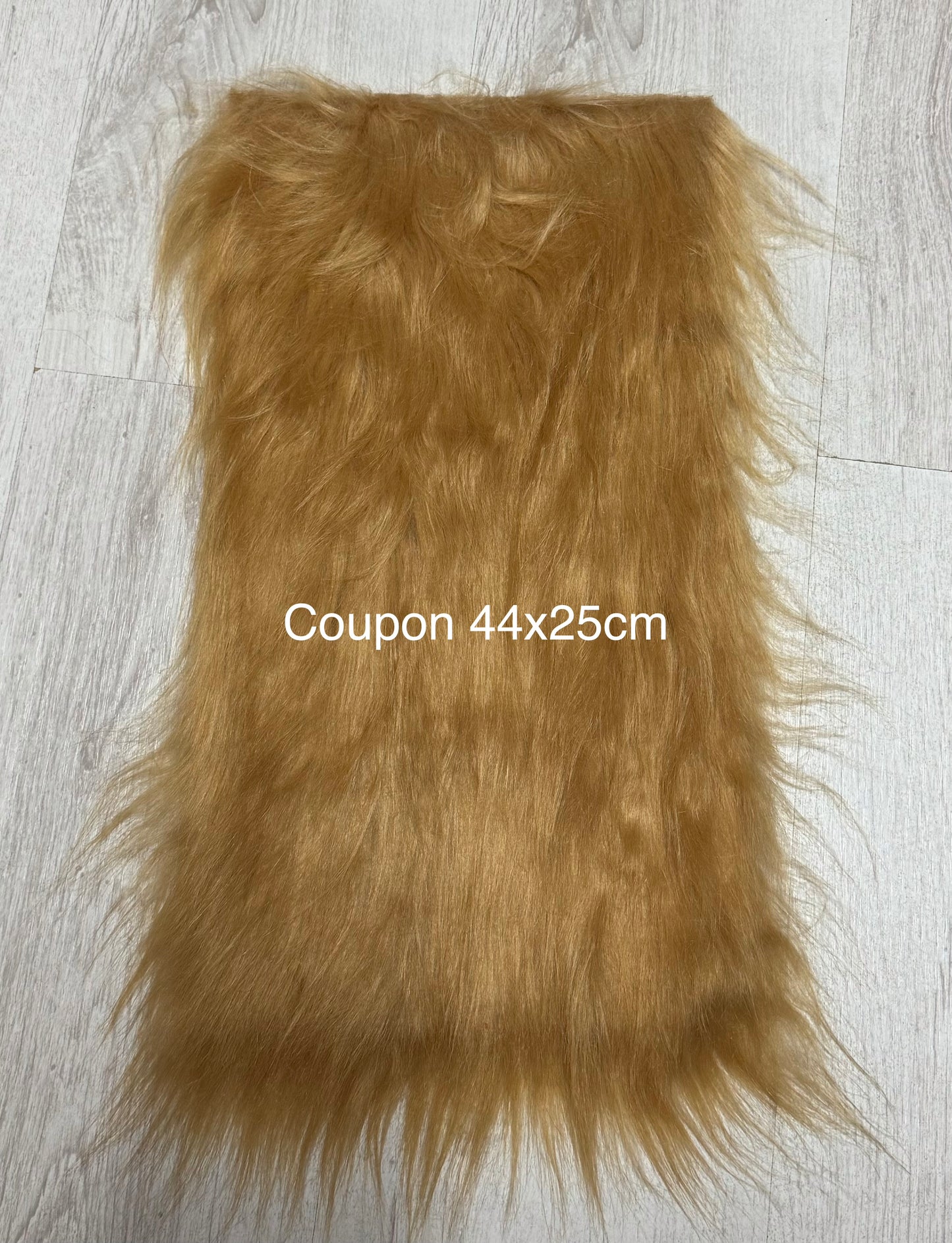 Coupon fausse fourrure à poils longs 8cm doux marron caramel 44cm x 25cm