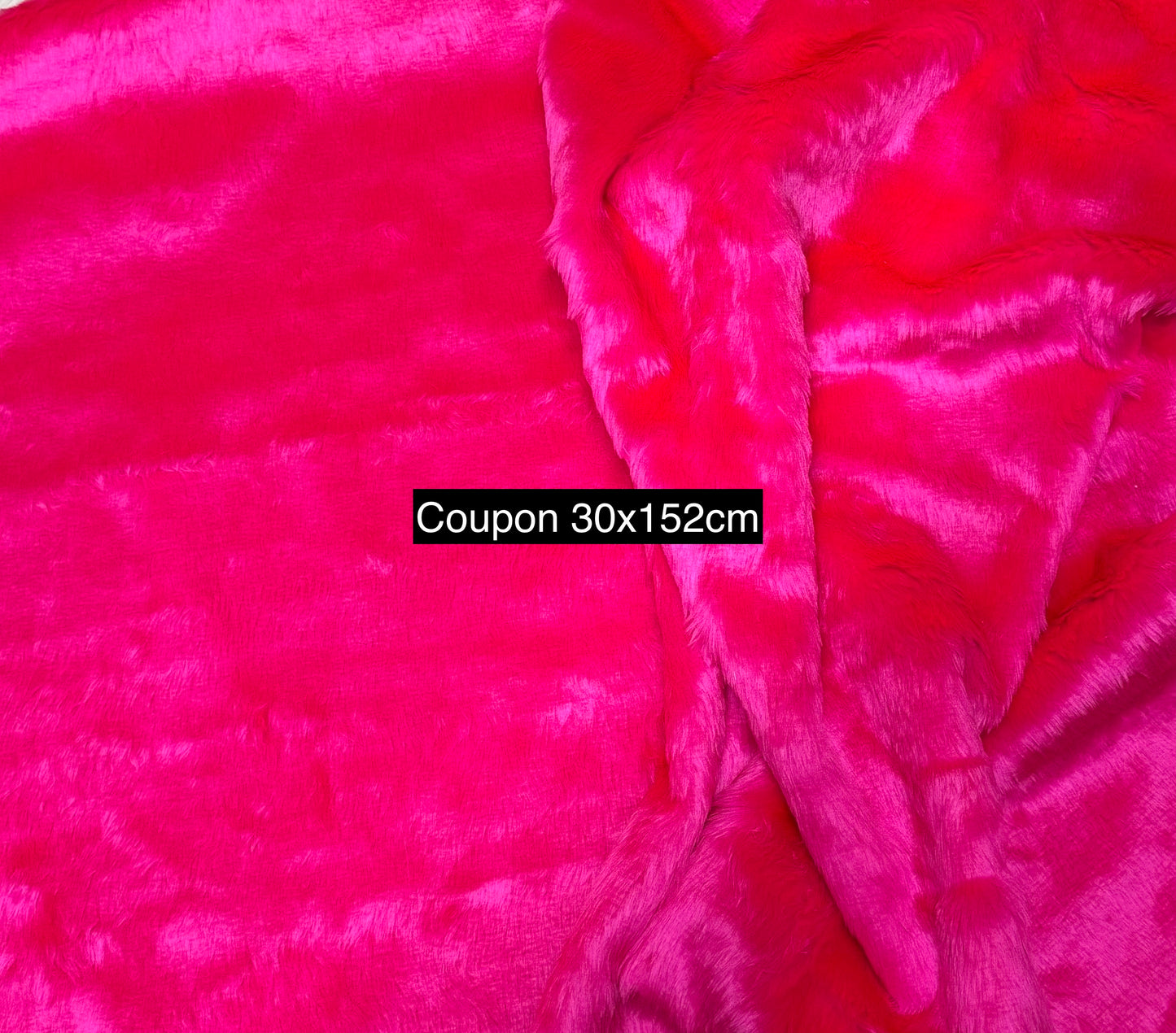 Coupon fausse fourrure rose fluo poil mi-long ~1,5 cm 30×152 cm