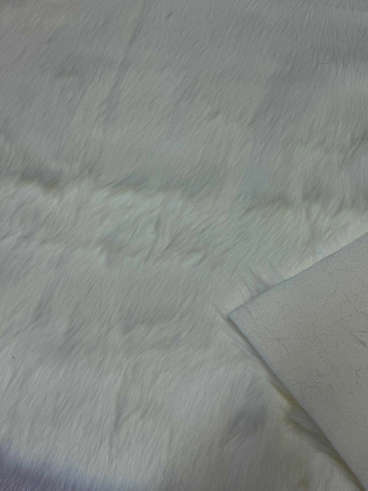 Coupon fausse fourrure blanche crème poil long ~3–3,5 cm 20×156cm