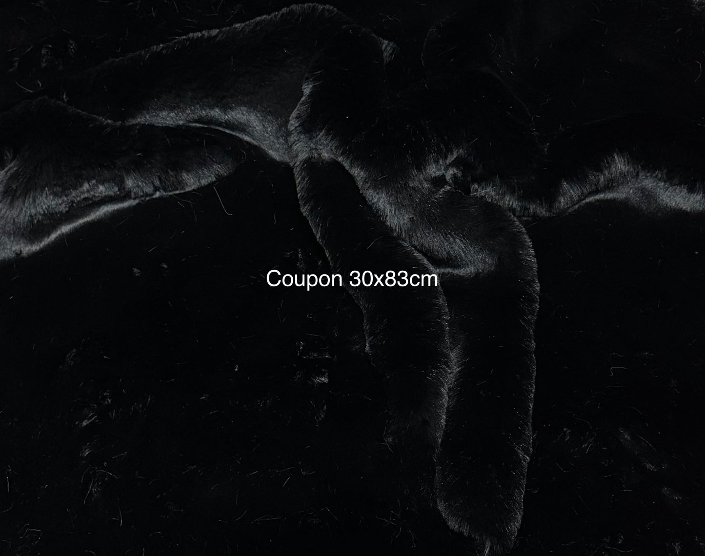 Coupon fausse fourrure à poils mi-longs épaisse et de qualité noir 30cm x 83cm