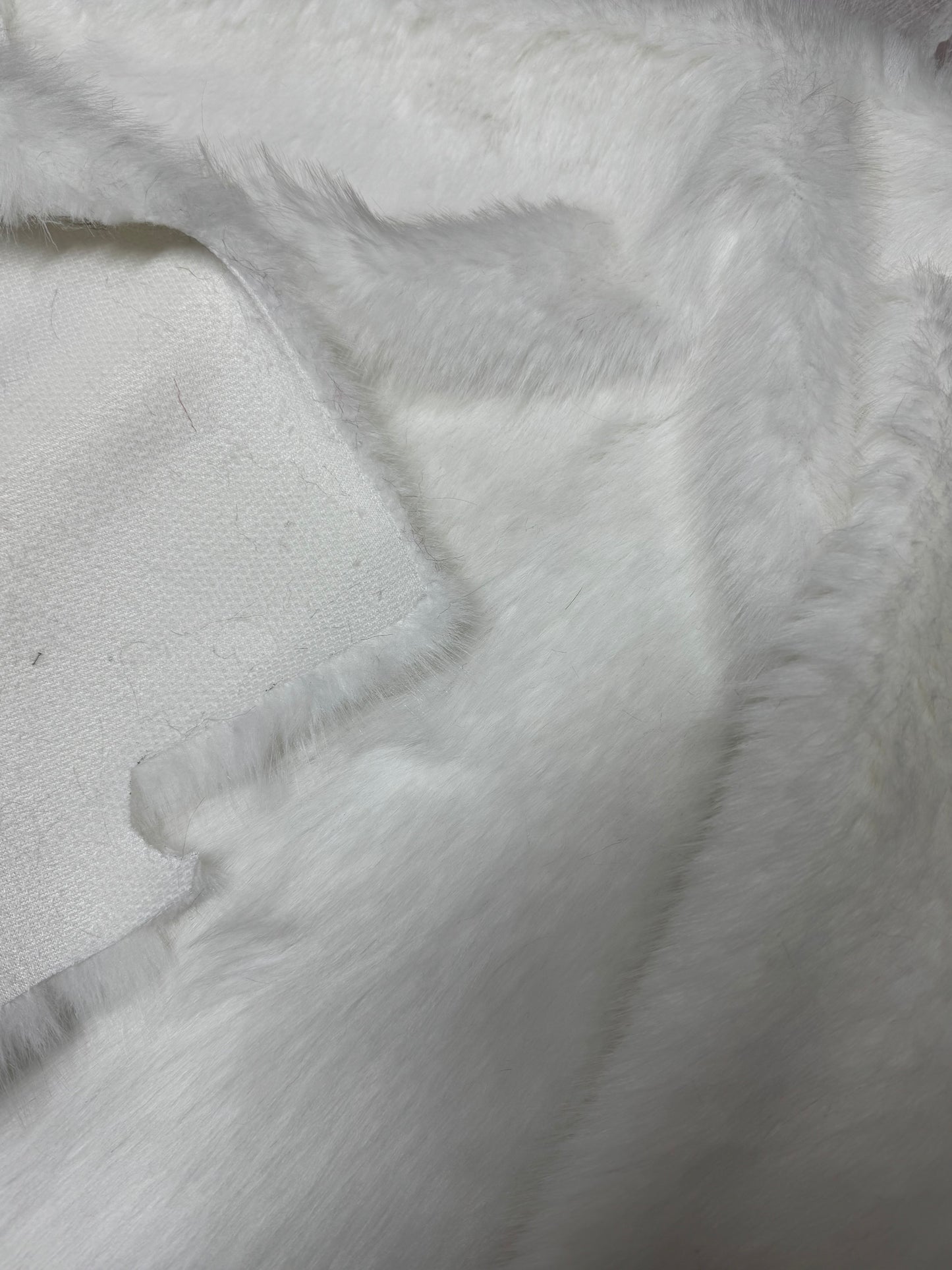 Coupon tissu fausse fourrure douce épaisse de qualité blanc à poils longs 30cm x 90cm