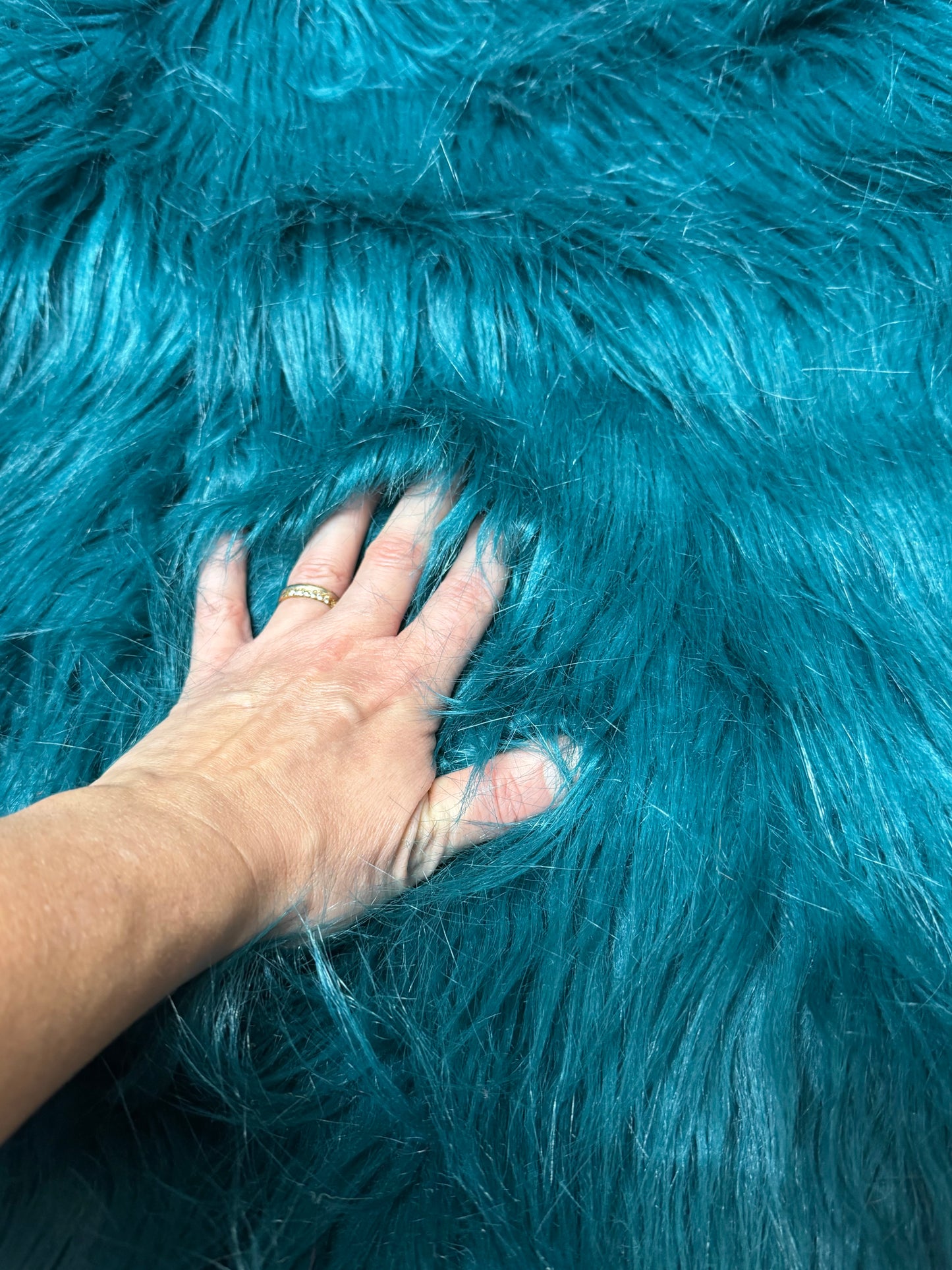 Coupon fausse fourrure 32×148 cm Bleu sarcelle / Vert canard (poils 6 cm)