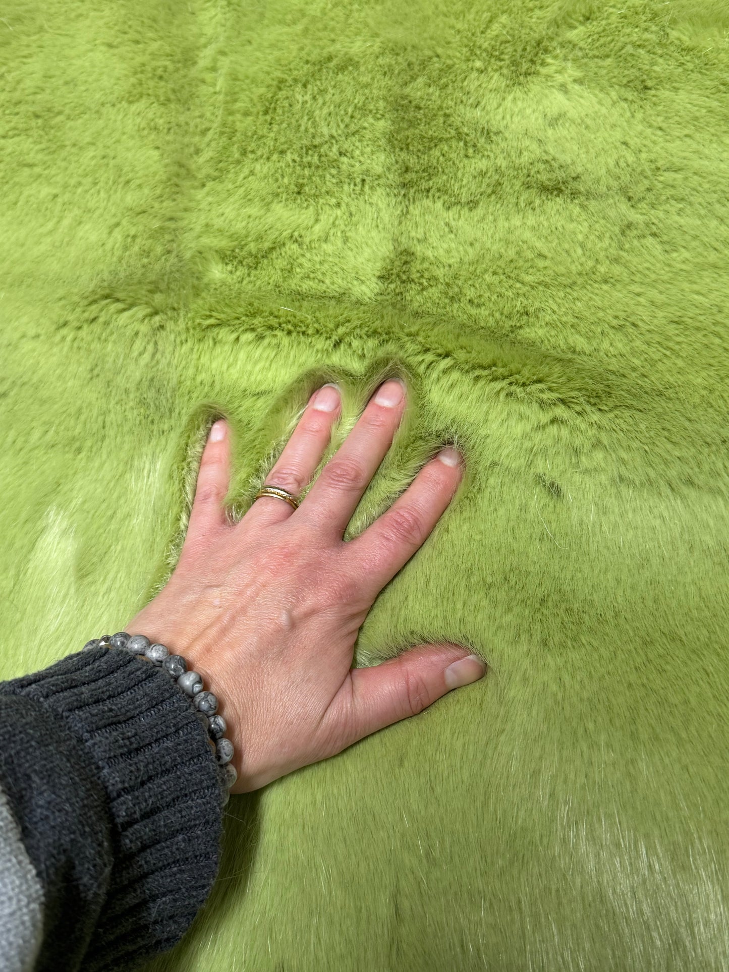 Fausse Fourrure Verte – Poil 2 cm – Coupon 30 x 90 cm