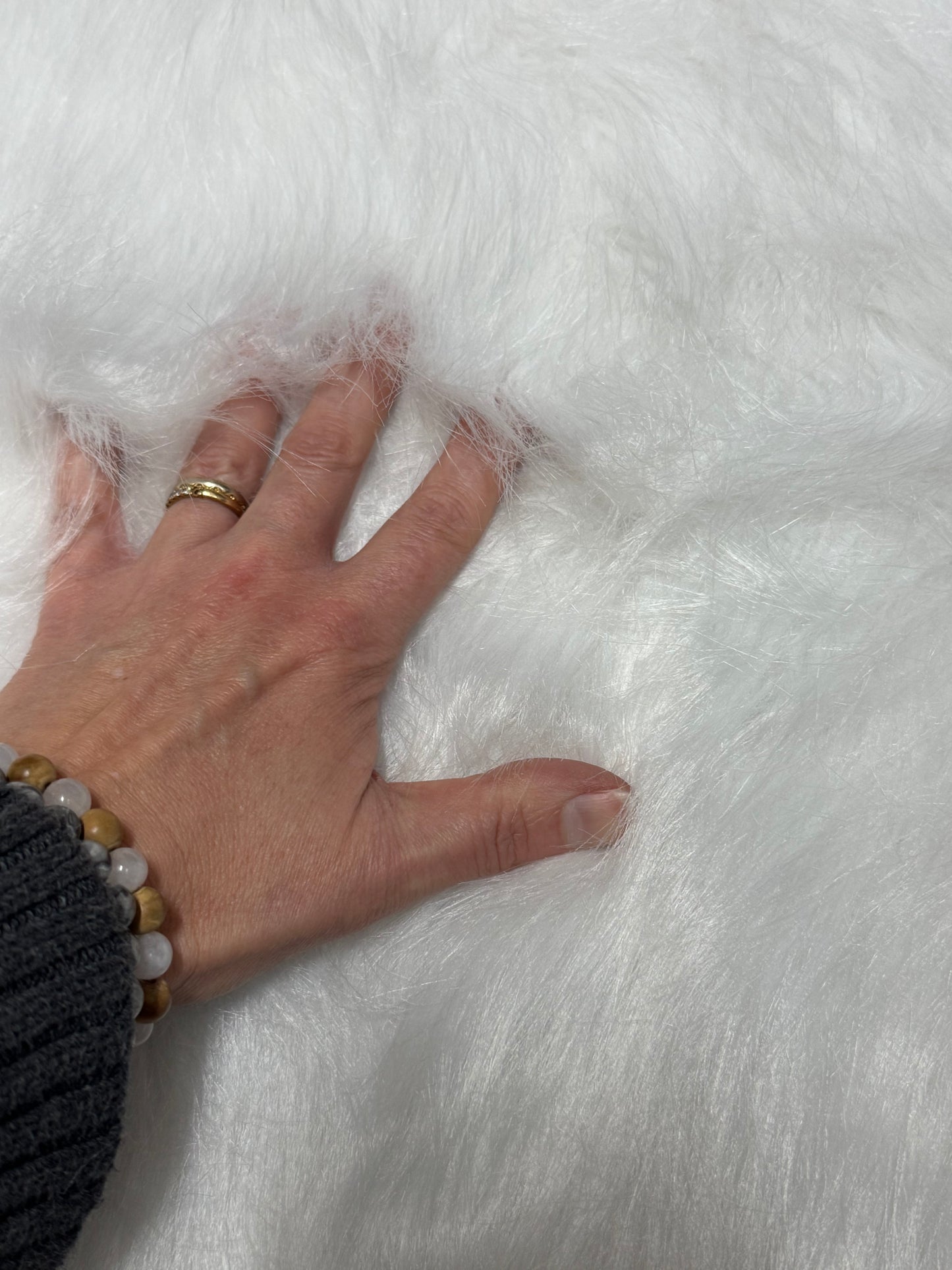 Coupon fausse fourrure blanche 30x82 cm – poils 3,5 cm – tissu couture