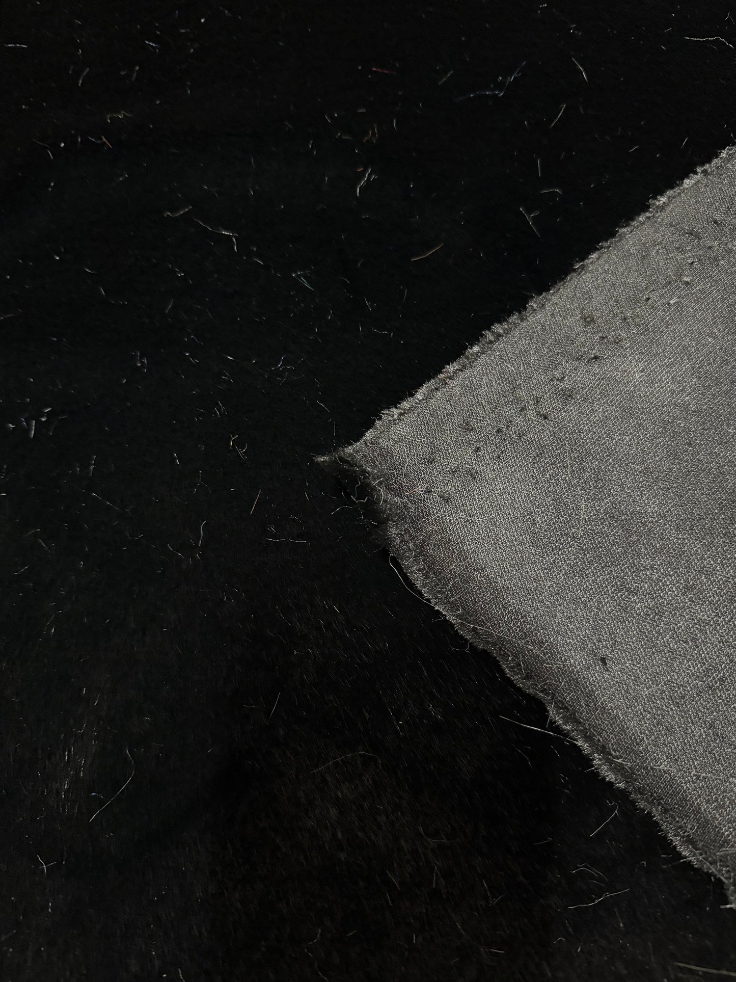 Coupon tissu fausse fourrure douce à poils courts noir 30cmx182cm