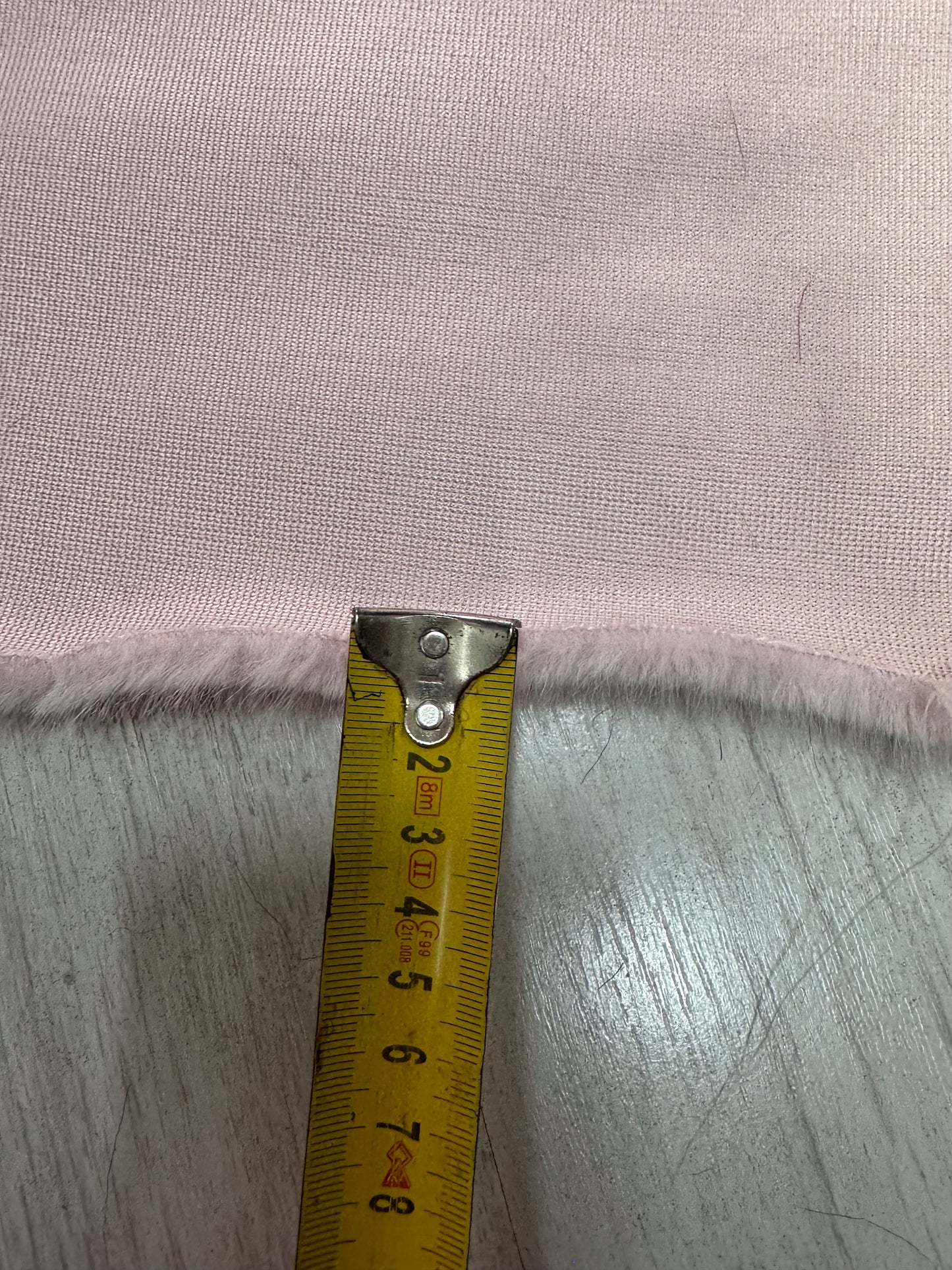 Coupon tissu fausse fourrure douce et souple à poils courts rose clair 30cm x 80cm