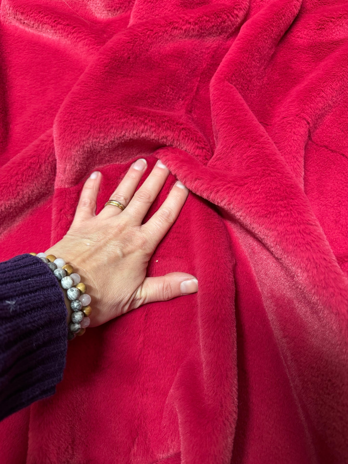 Coupon fausse fourrure framboise – poils courts 1 cm – 30x150 cm