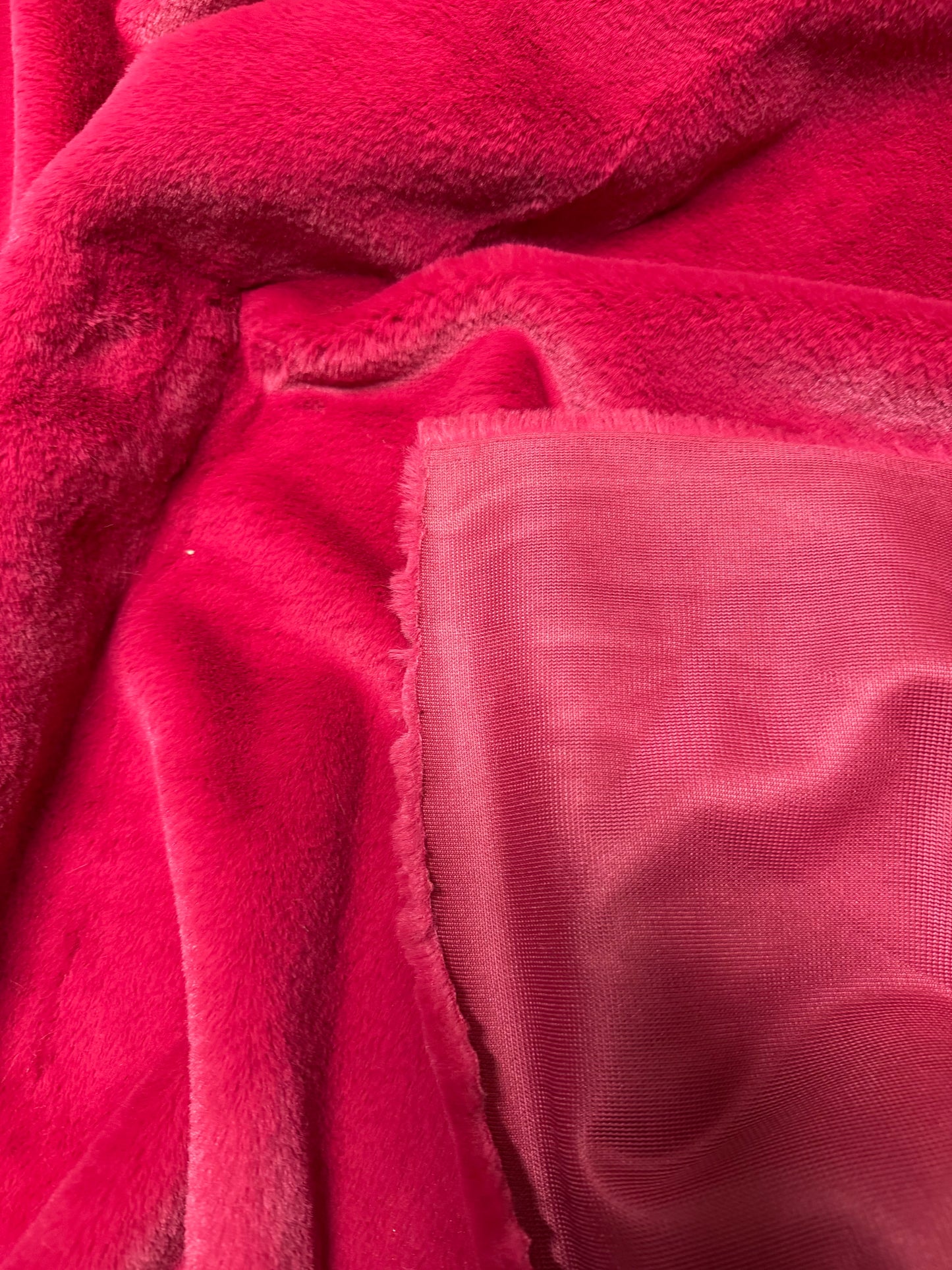 Coupon fausse fourrure framboise – poils courts 1 cm – 30x150 cm