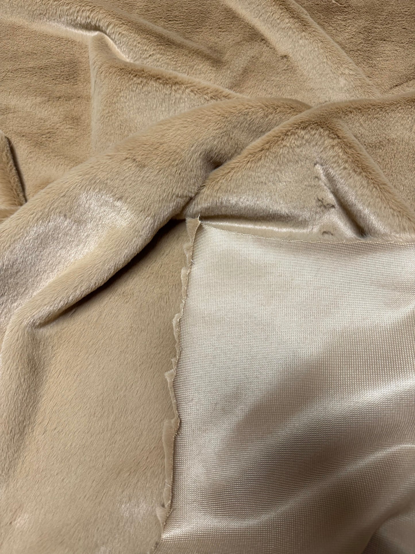 Coupon fausse fourrure beige sable – poils courts 1 cm – 30x86 cm