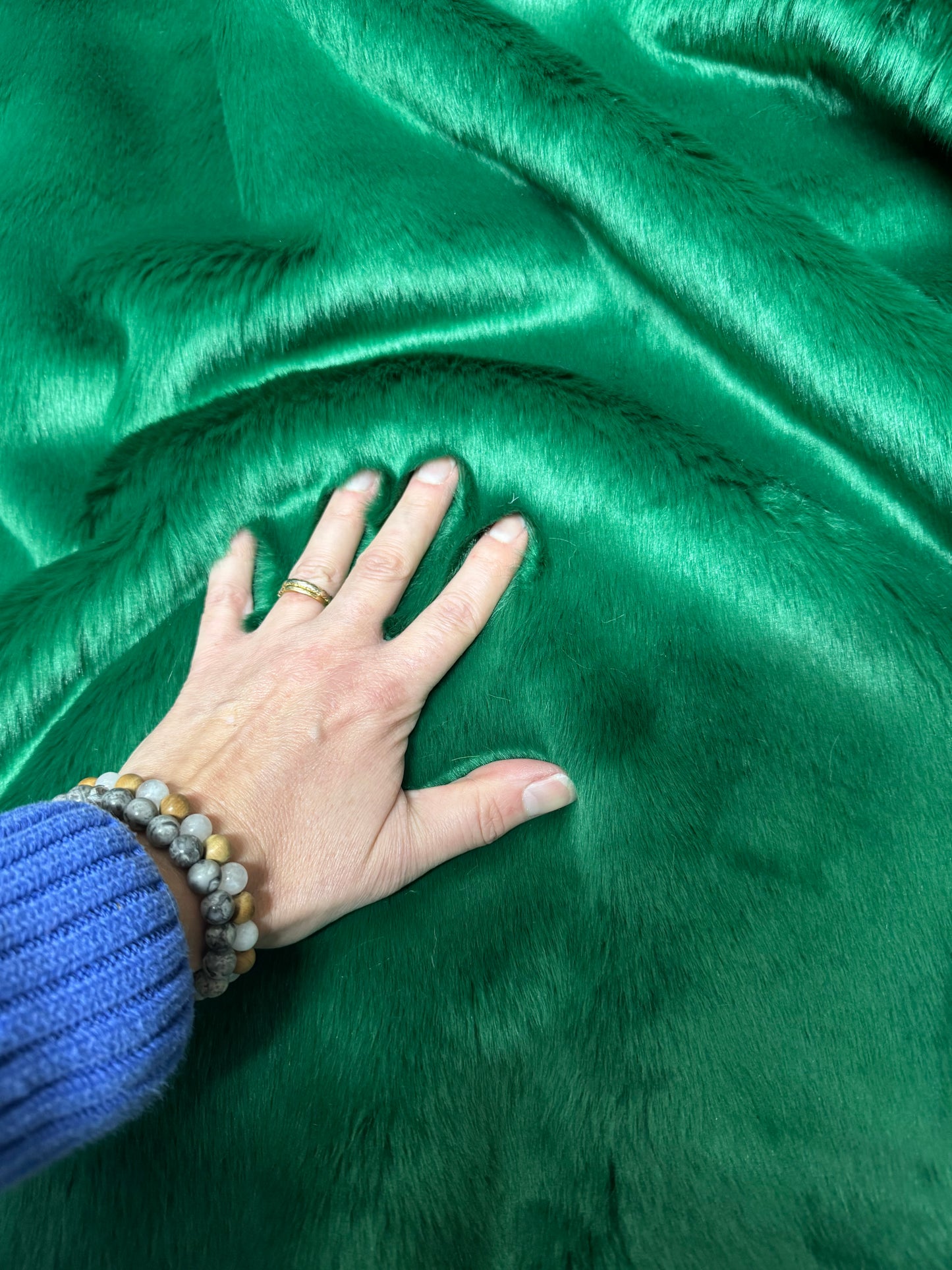 Coupon fausse fourrure vert émeraude poils 2 cm – 30x158 cm