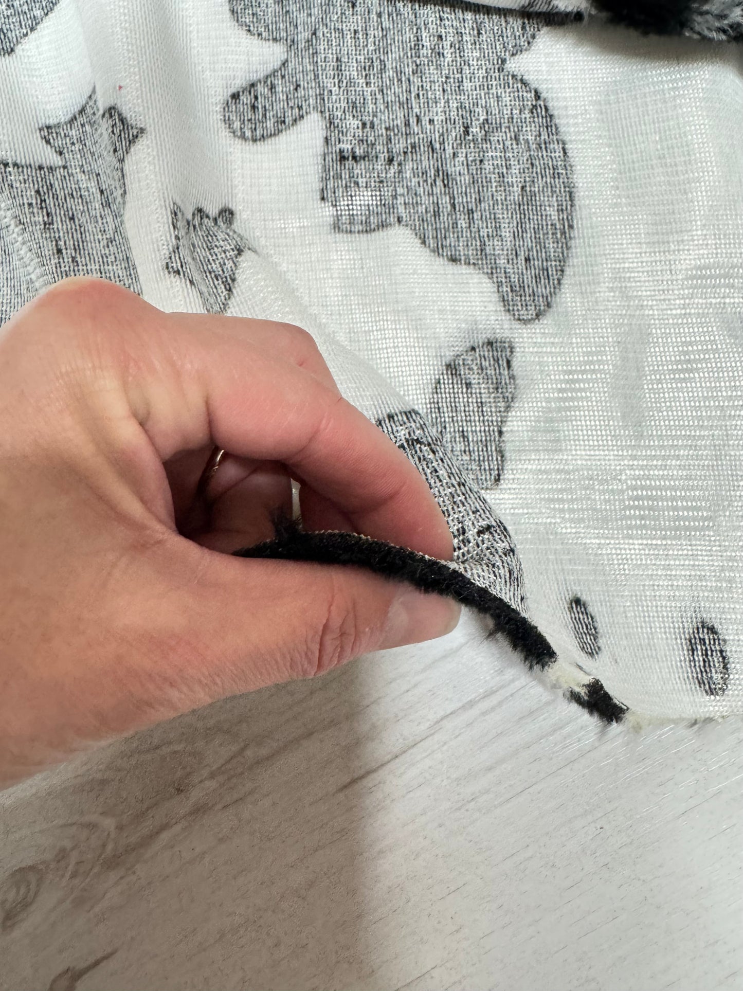 Coupon fausse fourrure motif vache noir blanc 24x170 cm – poils courts ~0,5 cm