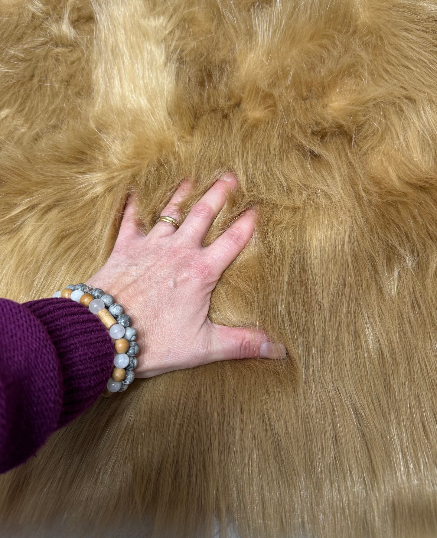 Coupon fausse fourrure marron poils longs 3-3,5 cm – 22x60 cm