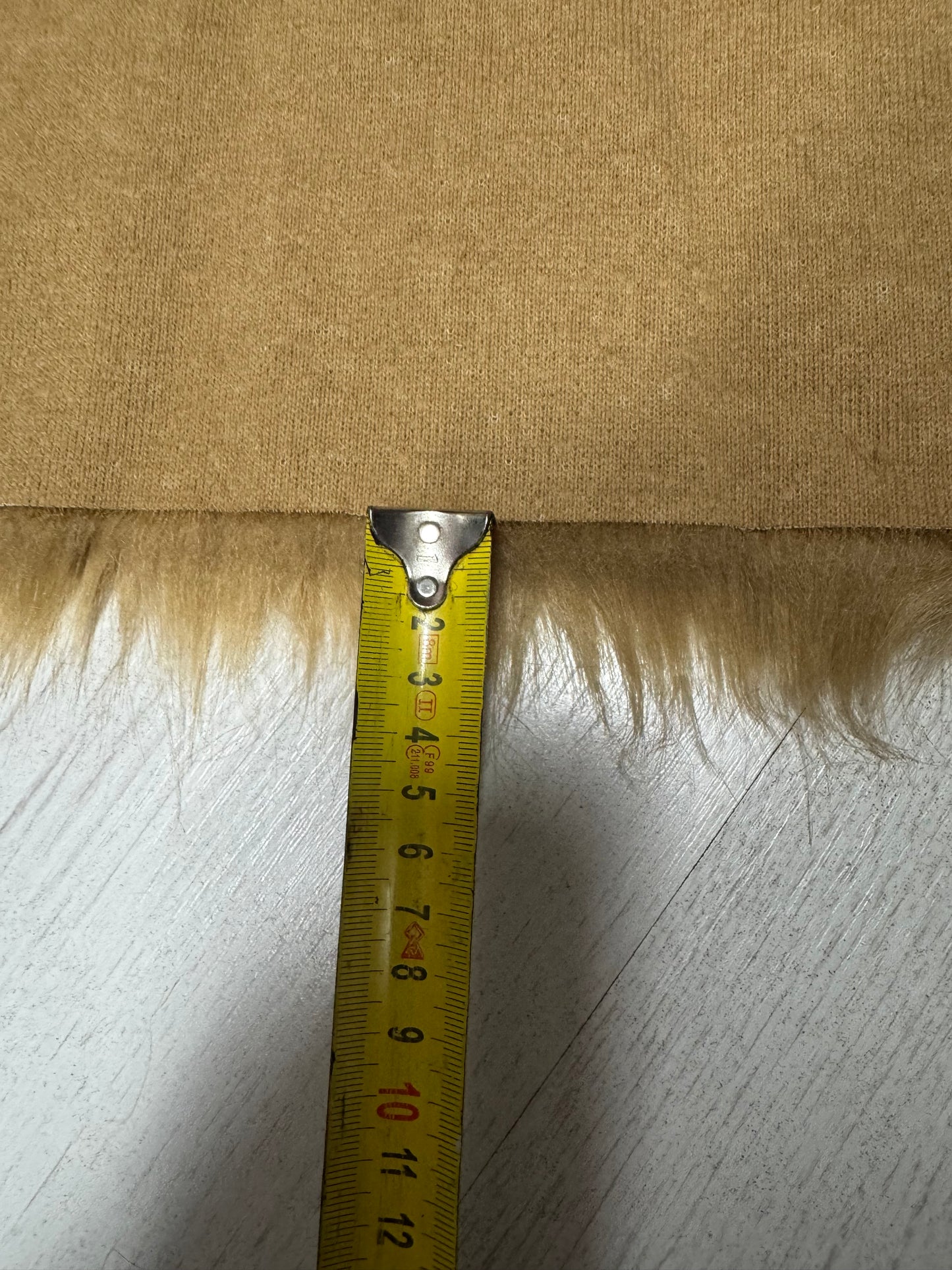 Coupon fausse fourrure marron poils longs 3-3,5 cm – 22x60 cm