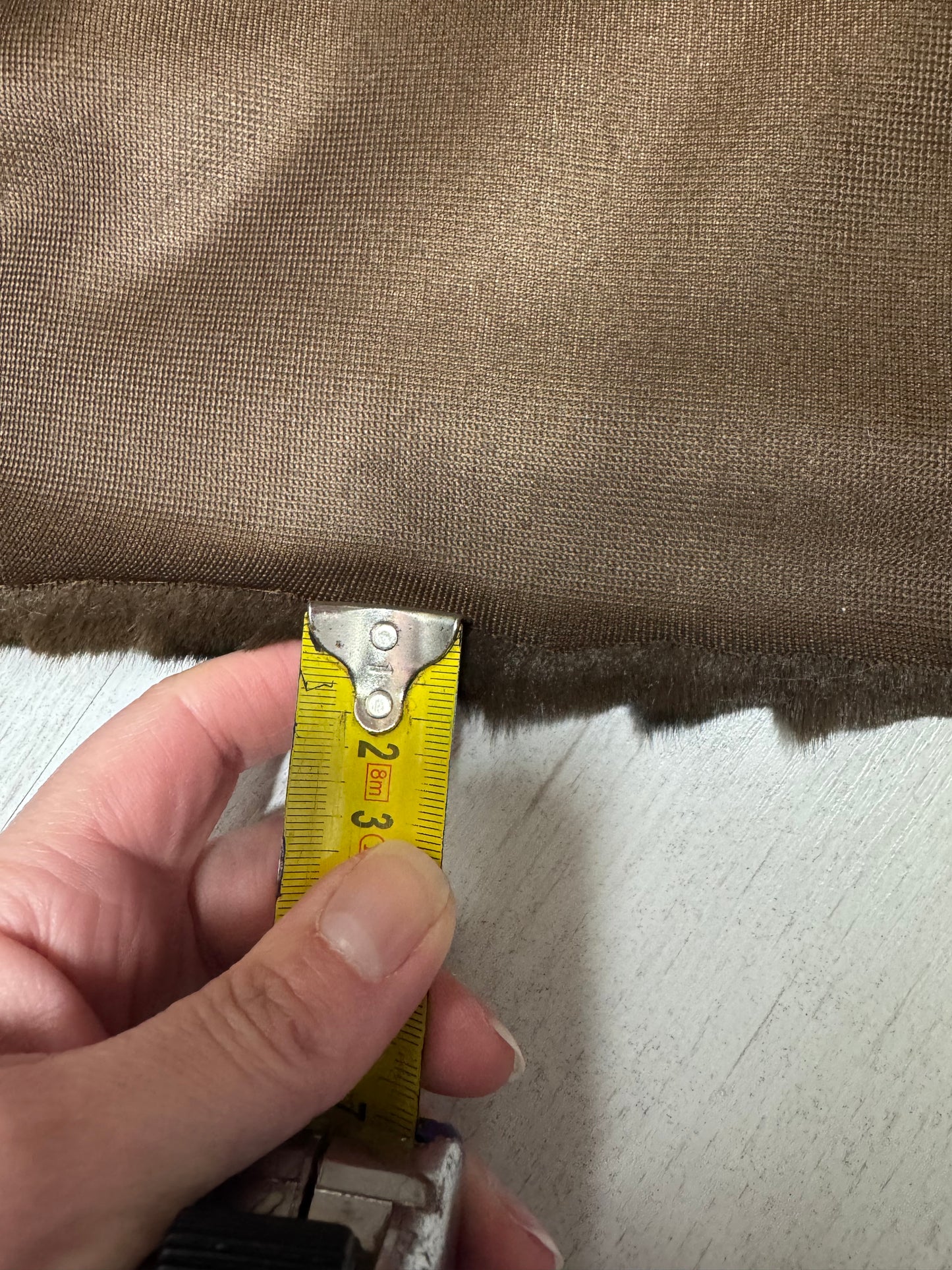 Coupon fausse fourrure marron rayée poils courts 1,5 cm – 30x83 cm