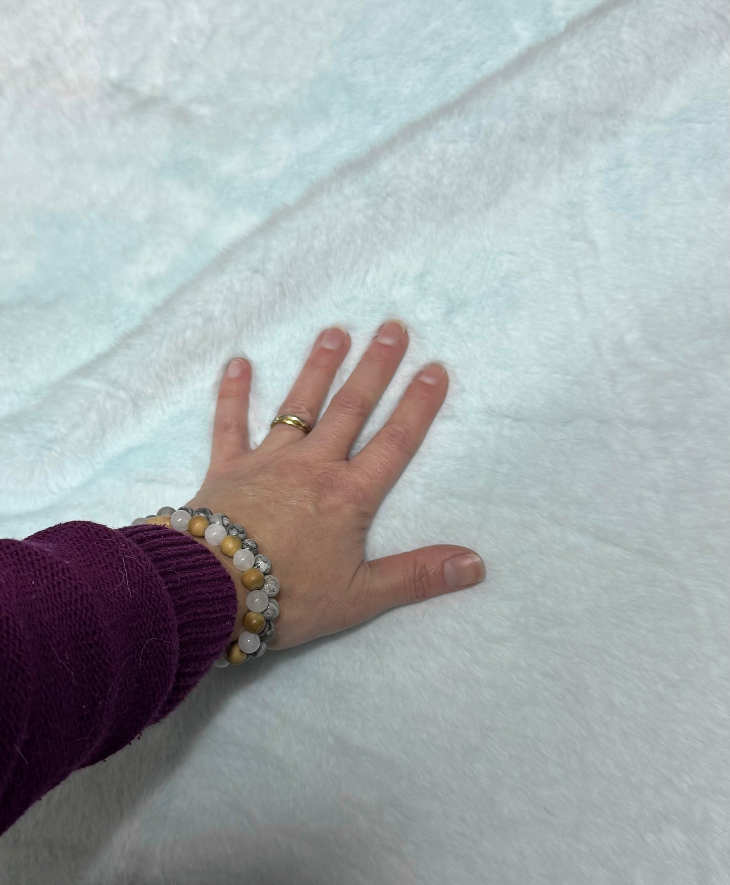 Coupon fausse fourrure vert d’eau / menthe poils courts 0,5 cm – 20x73 cm