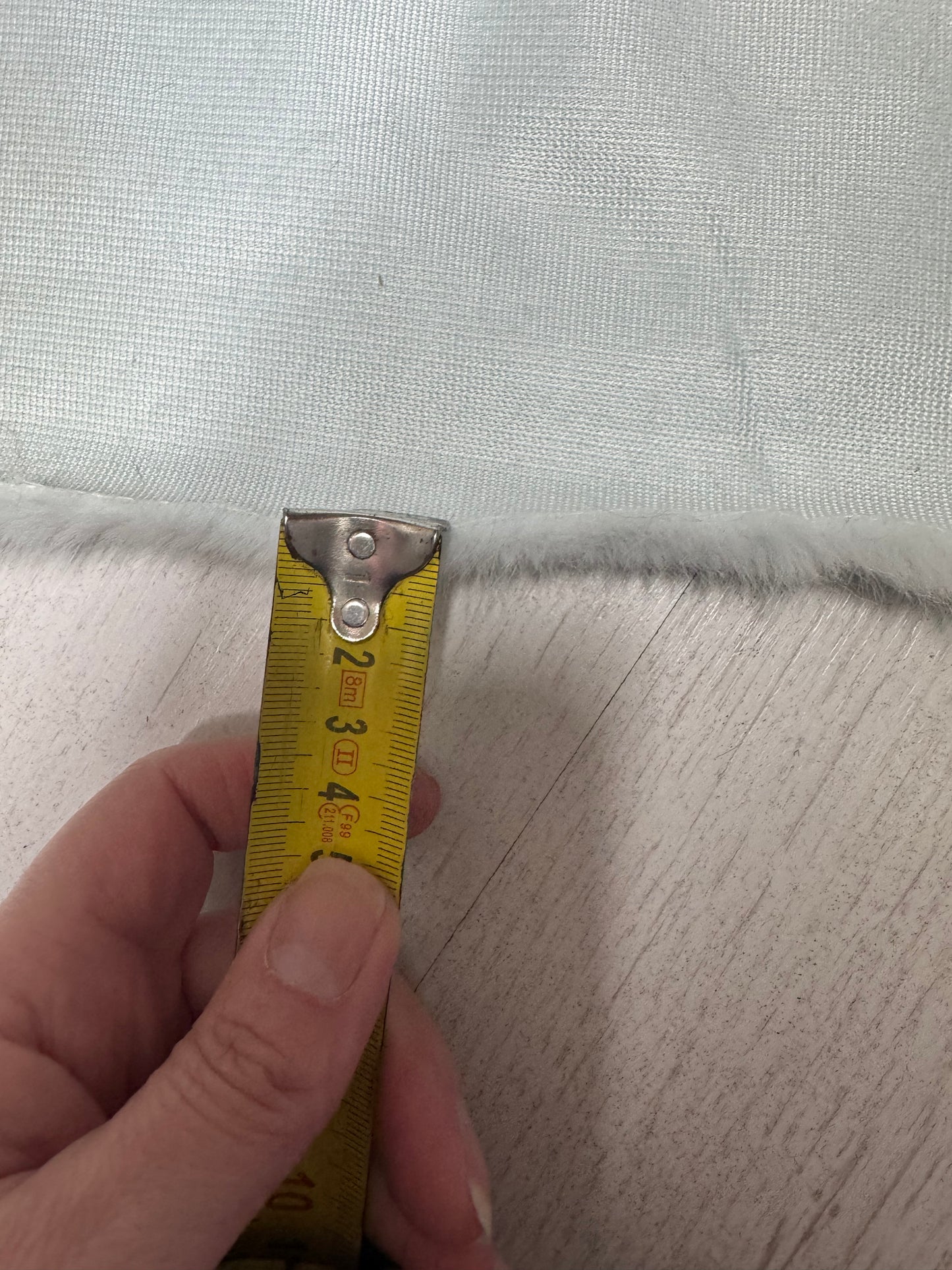 Coupon fausse fourrure vert d’eau / menthe poils courts 0,5 cm – 20x73 cm