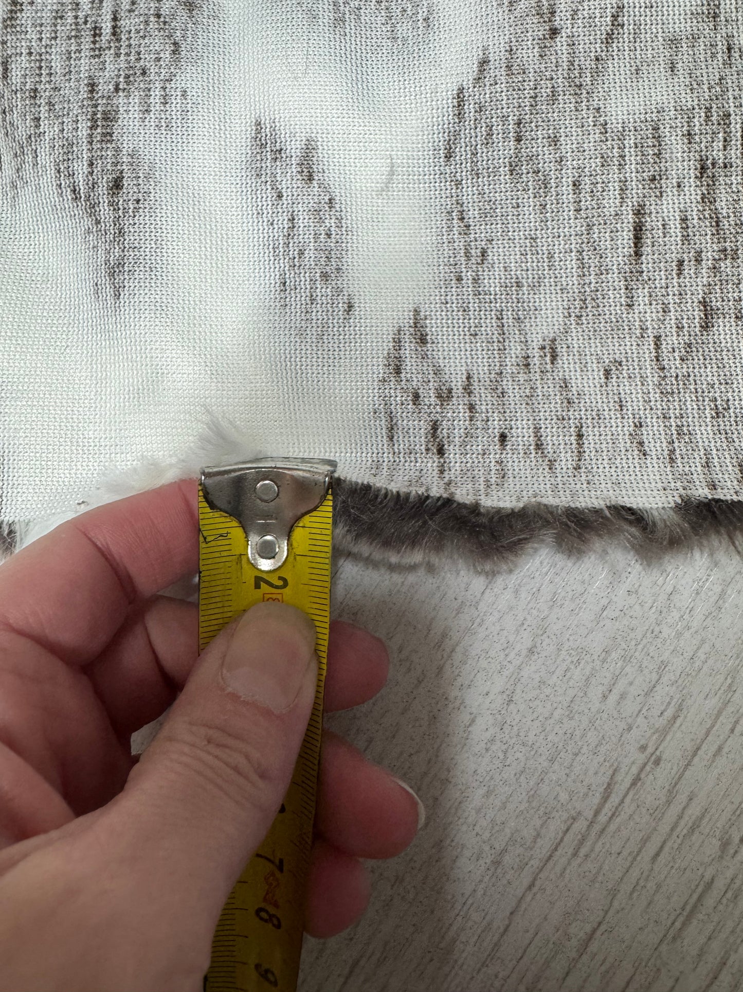 Coupon fausse fourrure gris-marron/blanc 30x150 cm – poils 1,5 cm – douce & réaliste