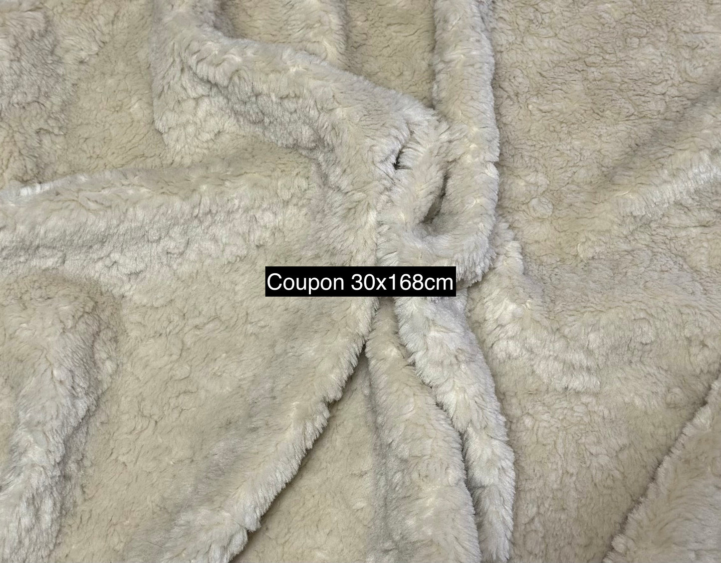 Coupon fausse fourrure beige texturée 30x168cm – poils moyens 1,5/2cm