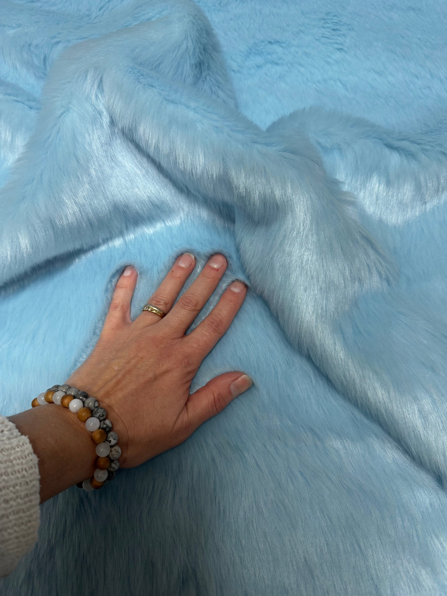Coupon fausse fourrure bleu clair 21x73cm poils 2cm doux