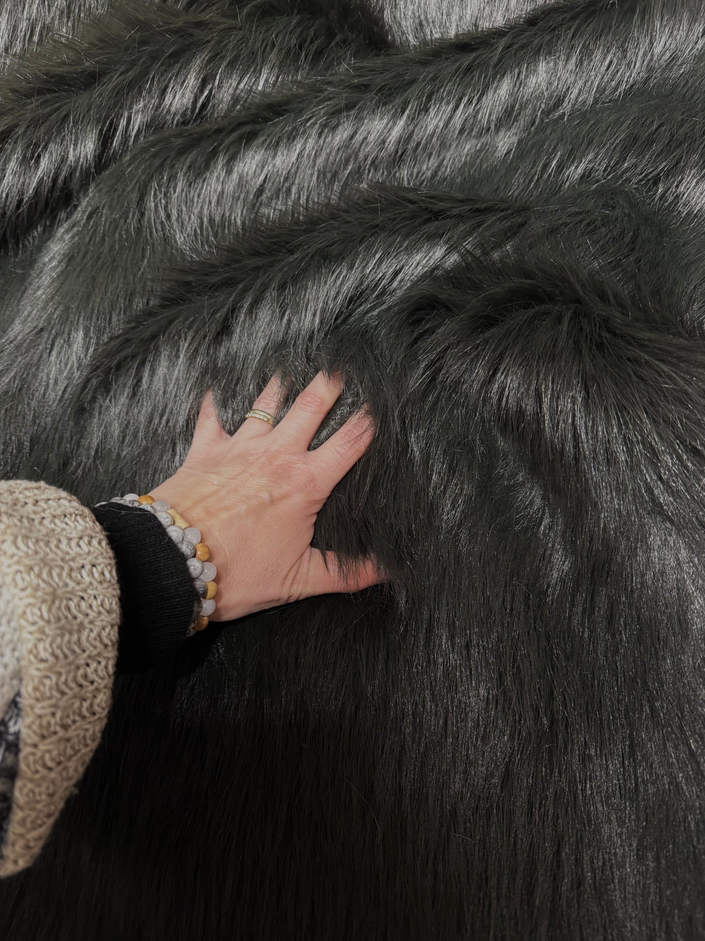 Charcoal gray faux fur coupon 30x85 cm – long pile ~4 cm