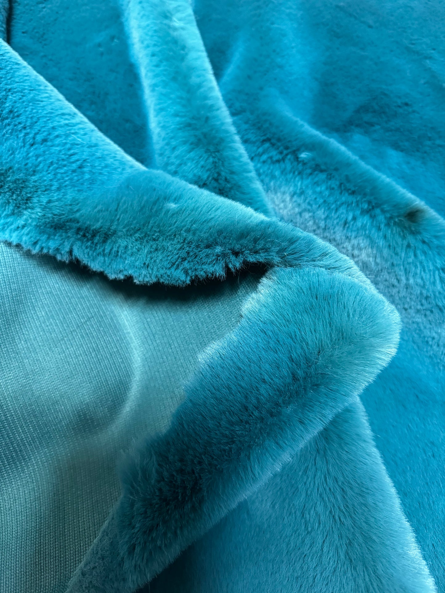 Coupon fausse fourrure bleu canard 21x172 cm – poils ~2 cm